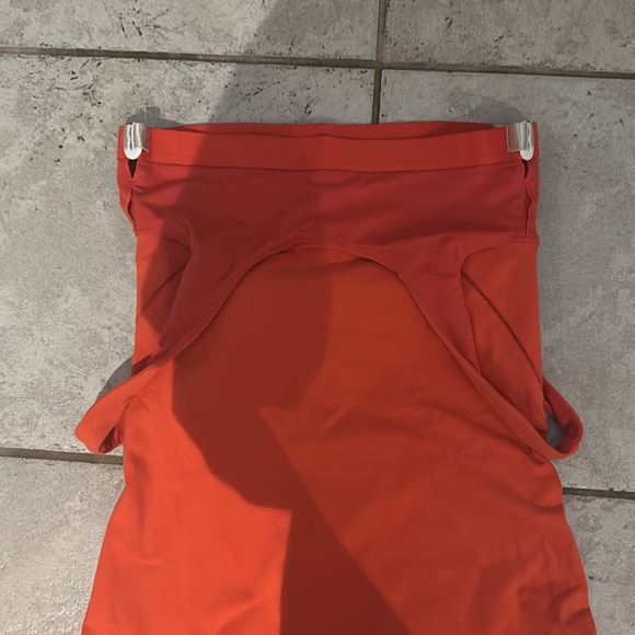 Lululemon red square neck workout tank (size 6) - Picture 8 of 9